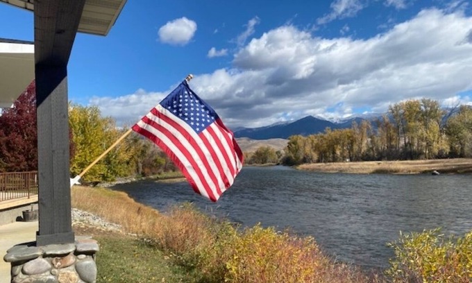 Salmon Cottage | Spectacular Riverfront guest house with unparalleled river & mountain views!