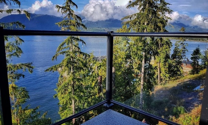 Port Renfrew Cottage | Spectacular Seaside HavennH009730218