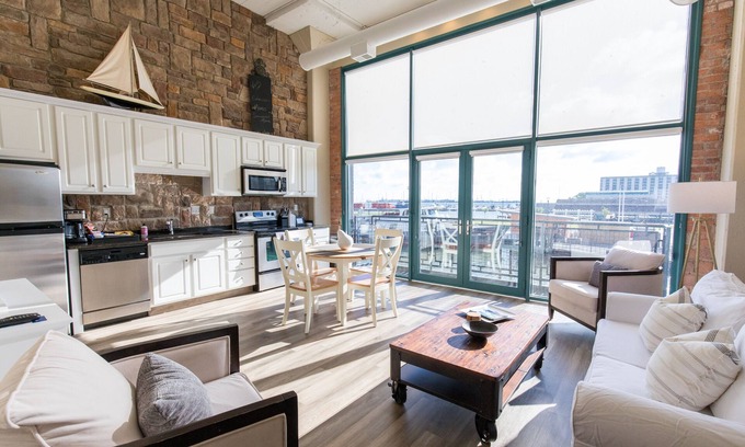 Sandusky Condo | Spectacular Turn-Key Waterfront Getaway For Six!
