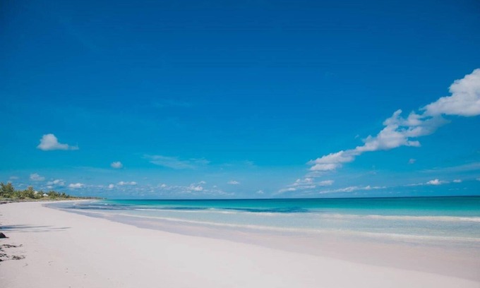 Savannah Sound Apartment | Spectacular views of the world famous Windermere beach
