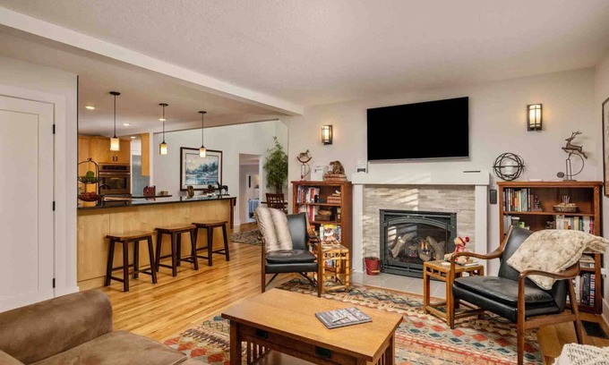 Aurora House | Spectacular Villa on 25 Acre Orchard, Pergola w/Fireplace, Private Hot Tub, Pet Friendly, BBQ