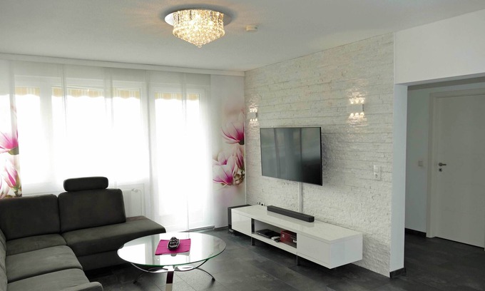 Pfingstweide Apartment | Spend the night in a high-quality ambience