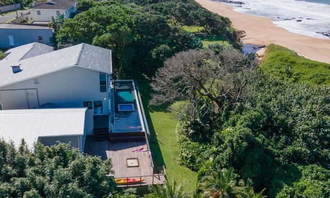 Umtentweni Villa | Splash Rock Beachfront Villa