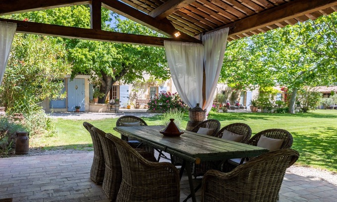 Grans Villa | SPLENDID MAS PROVENÇAL 10 p countryside private garden swimming-pool playground