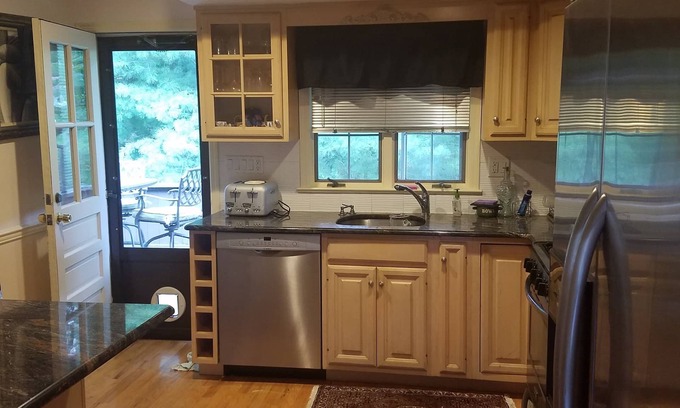 Hackensack House | Split Level House (Top and Bottom Floor) in Hackensack, New Jersey 07601 NJ 0760