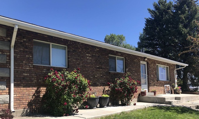 Lapoint House | Split Mountain View Paradise! Life on the farm!