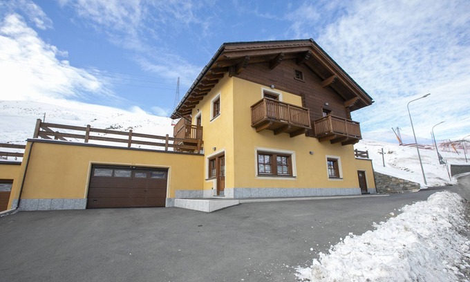 Sant'Anna Apartment | Sponda Ski in- Ski out 50m, Livigno, Italy