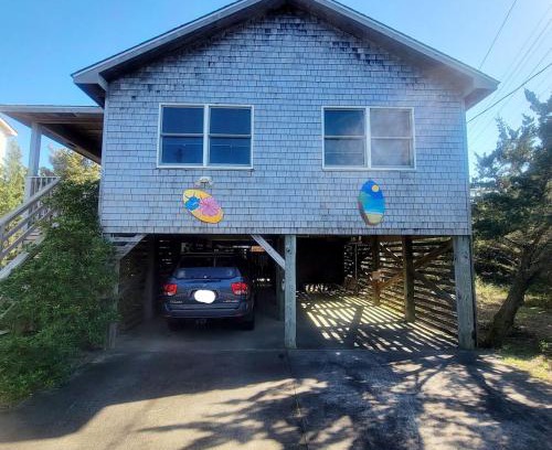Avon House | SpongeBob's Pineapple Getaway