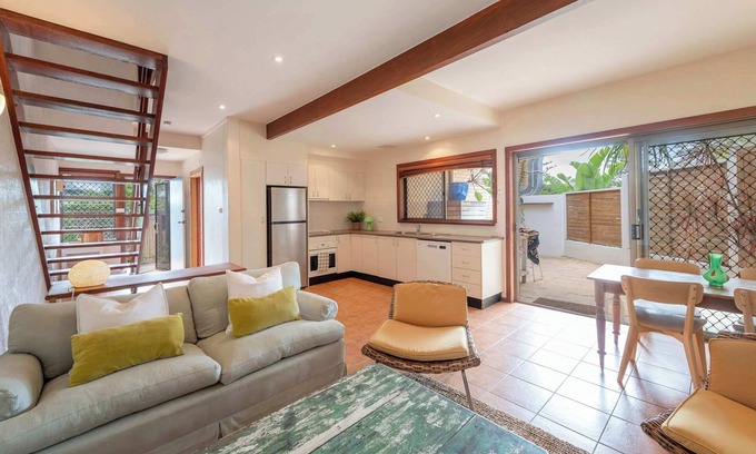 Angourie House | Spooky Beach Lodge - Oceanstays