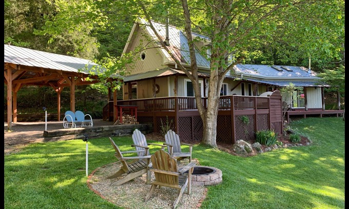Franklin House | "Spoon Rest" - 30 Acres Nestled in the Nantahala National Forest