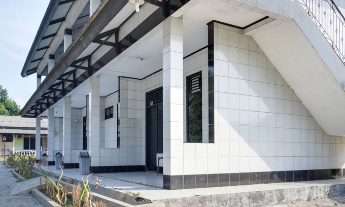 Cikampek House | SPOT ON 91797 Mutiara Guest House