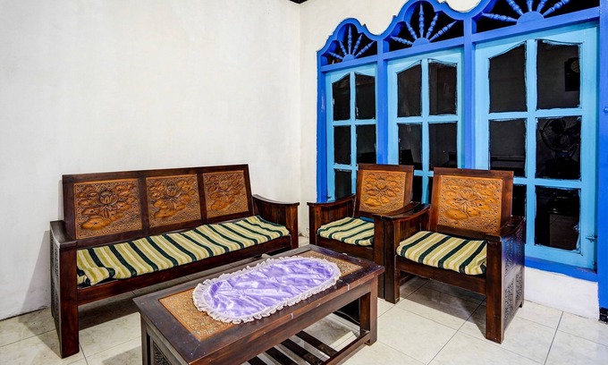 Sidoarjo Hotel | SPOT ON 92595 Umi Homestay Syariah
