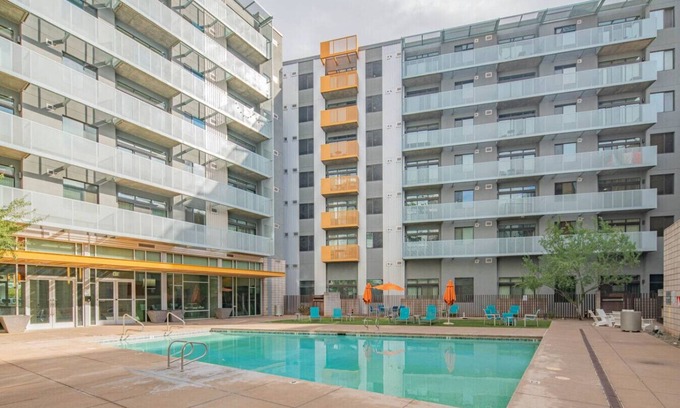 Evans Churchill Apartment | Spotless 2BD | Central DT| Gym+Pool+Parking Sleep8