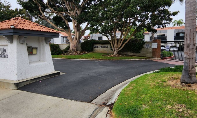 Yorktown Condo | Spotless Condo for min 30 days. 2 mi. to beach 1 bed/1 bath, kitchen & patio.