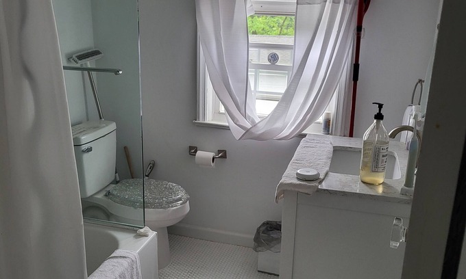 Englewood Cottage | "SPOTLESS " - Walk. No car needed.! n Non Smokers ONLY! nNYC MINUTES AWAY!n