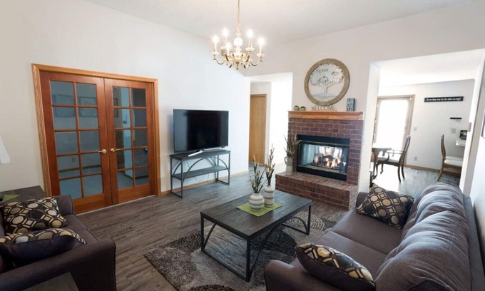 Lincoln House | Sprawl out and enjoy time together!