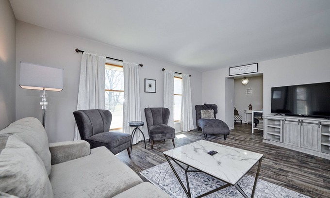 Plato Center House | Sprawling Private Pond View Home