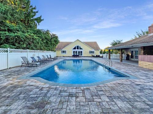 Shinnecock Hills House | Sprawling Southampton Home: Private Pool