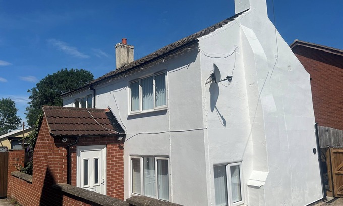 Blyton Cottage | Spring cottage. Beautiful quaint period cottage in the heart of Lincolnshire.
