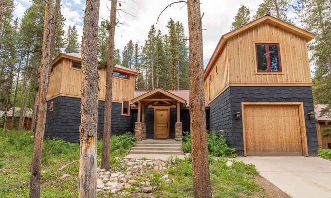Blue River House | Spring Haven Home: Gorgeous, Dog Friendly