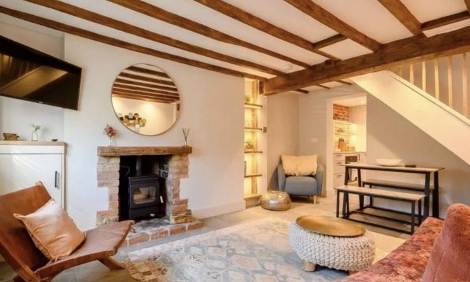 Bretforton Cottage | SpringCottage in the Cotswolds lovingly restored period property & pet friendly