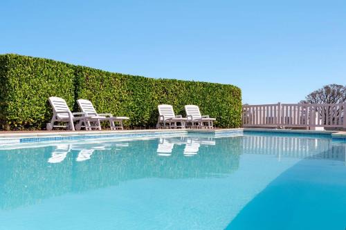 Newton Saint Cyres House | Springfield Deer View - Private Hot Tub , Communal Swimming Pool & Fishing Nearby