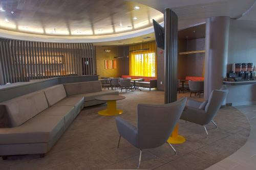 Pearland Hotel | SpringHill Suites Houston Pearland