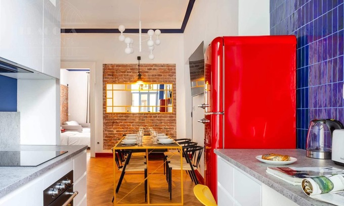 Stradom Apartment | SquadGoals House - Fragola Apartments