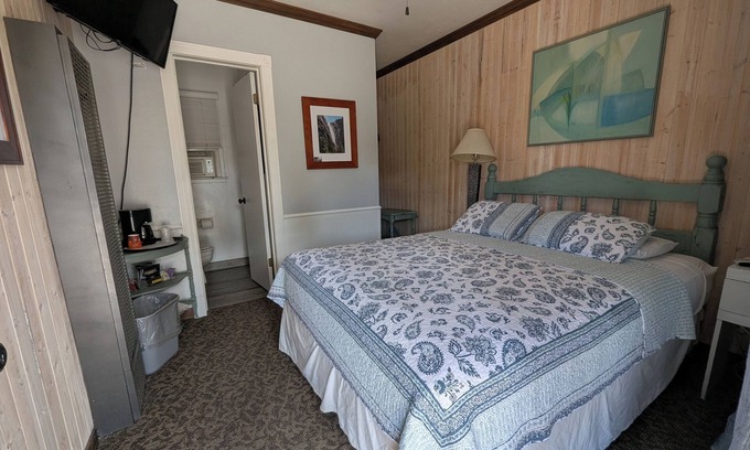 Squaw Valley Cabin | Squaw Valley Motel Room #3