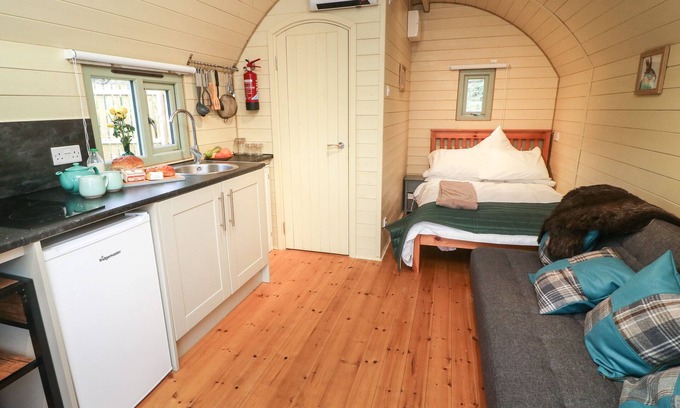 Sutton-in-Craven Cottage | SQUIRREL, pet friendly, character holiday cottage in Cross Hills