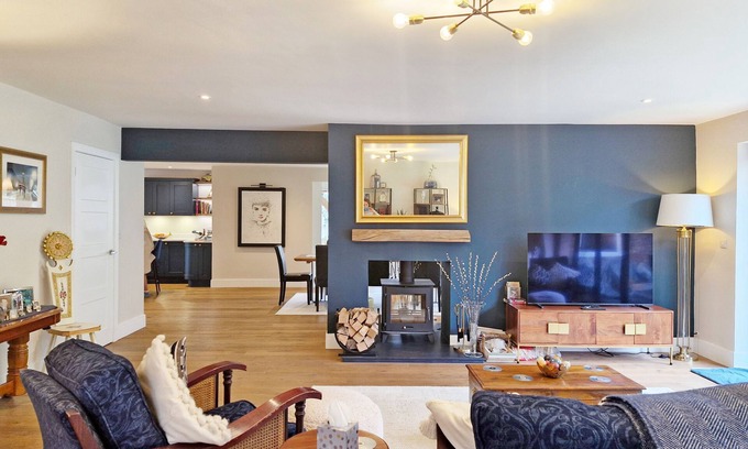 Chichester Cottage | Squirrel's Holt - OPEN FOR GOODWOOD REVIVAL & FESTIVAL OF SPEED 2025 -