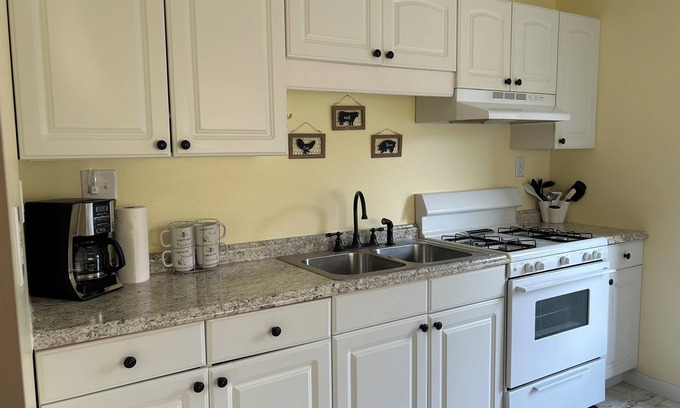 St Albans House | St Albans - Large 1 Bed 1 Bath entire home waiting for you. Quiet and Peaceful.