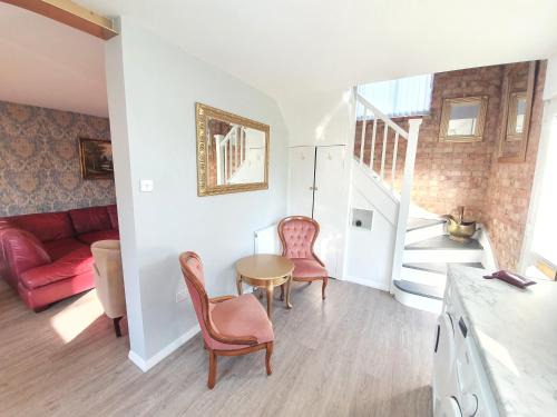Bray on Thames House | St Georges house, Premium 3 bed Home Slough, Legoland, Windsor