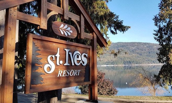 Anglemont House | St. Ives Resort, Shuswap Lake - Pet Friendly, Dock, FREE Kayaks & Boards, 2-bdrm
