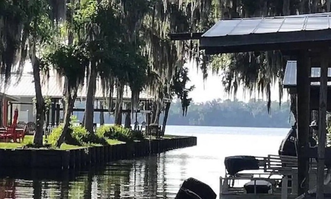 Crescent City House | St. Johns River Retreat