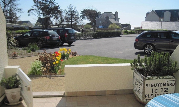 Saint-Nic Apartment | St Nic Pentrez, Crozon peninsula: Ground floor not overlooked, facing south, 50m beach