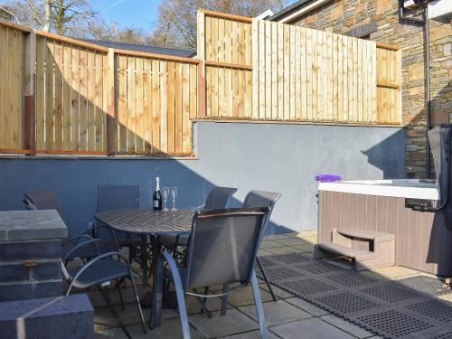 Llanfihangel-Ystrad House | Stabl-Oh4