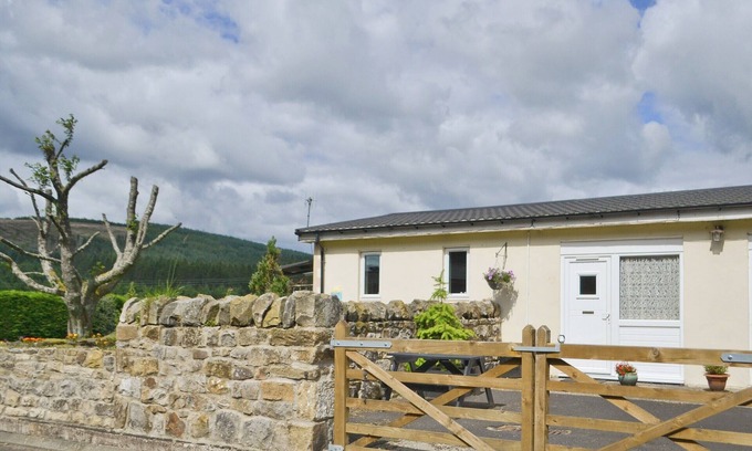 Newcastle-upon-Tyne Cottage | Stable Cottage - UKC645