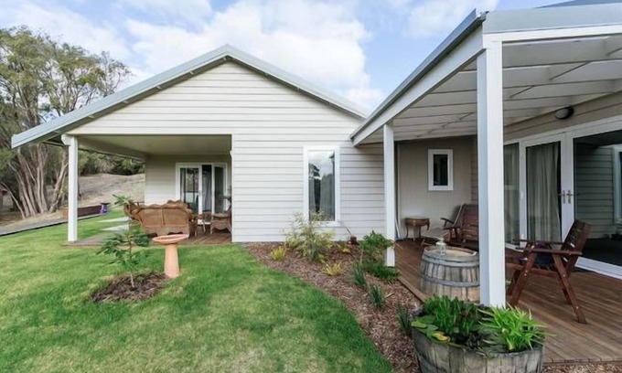 Robinson House | Stablebase - contemporary country accommodation