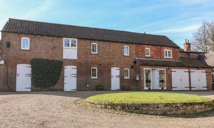 Melton Mowbray Cottage | STABLES ANNEX, pet friendly, with a garden in Melton Mowbray
