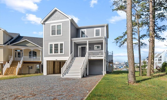 Captain's Cove House | Stacked Deck - Spectacular Bay Views - Waterfront!