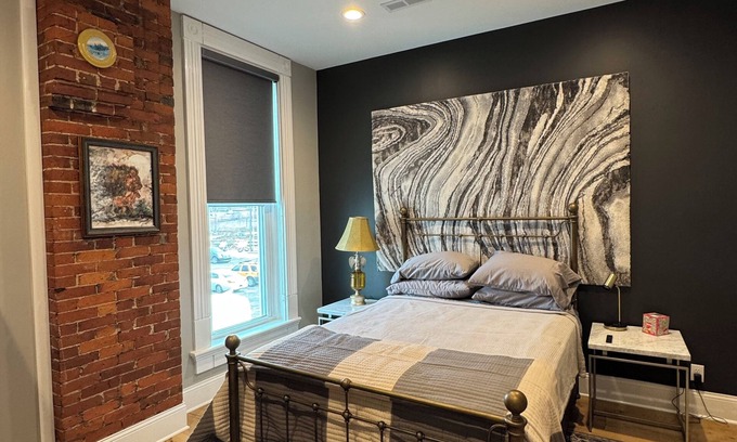 Babe Denny House | Stadium Stay #4 A 5 minute walk to Lucas Oil Stadium and free parking.