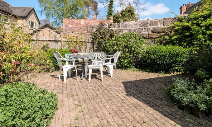 Alton Cottage | STAFFORDSHIRE KNOT COTTAGE, pet friendly, with open fire in Alton