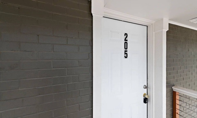 Lawrence Apartment | Stallion 2bedroom 1bath w/Free Parking and Wi-Fi Peaceful and Clean Book now!