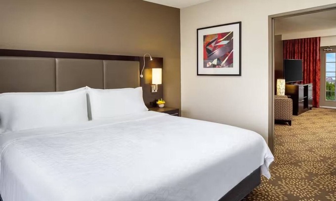 Camelback East Hotel | Standard King Room at Holiday Inn Phoenix Airport North - Outdoor Lounge & Pool