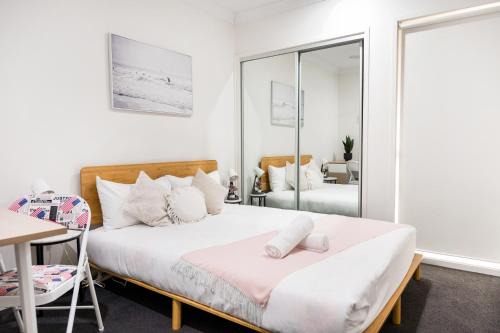 Gregory Hills House | Standard Queen Room in Gregory Hills - Quaint Spot - Shared Bathroom