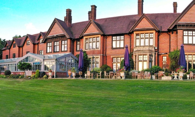 Horley Hotel | Stanhill Court Hotel, a member of Radisson Individuals