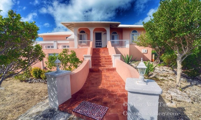 Staniel Cay House | STANIEL CAY 3BR BEACHFRONT Private Vacation Home "Gibraltar" - ALL NEW in 2022