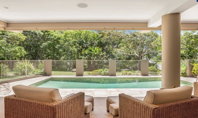 Stanwell Park House | Stanwell Beach Glass House – walk to beach