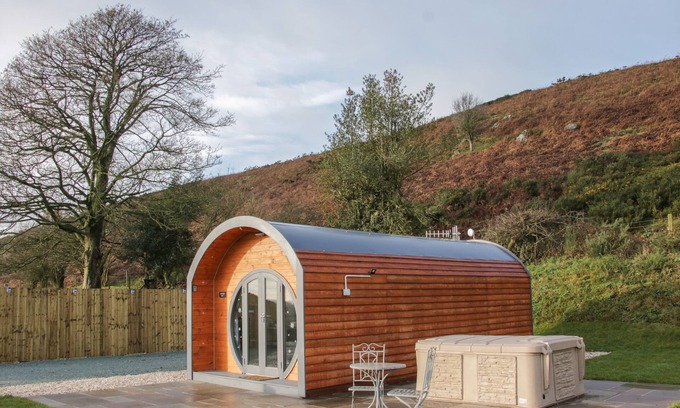 Kingswood Cottage | STAPELEY POD, romantic, character holiday cottage in Chirbury
